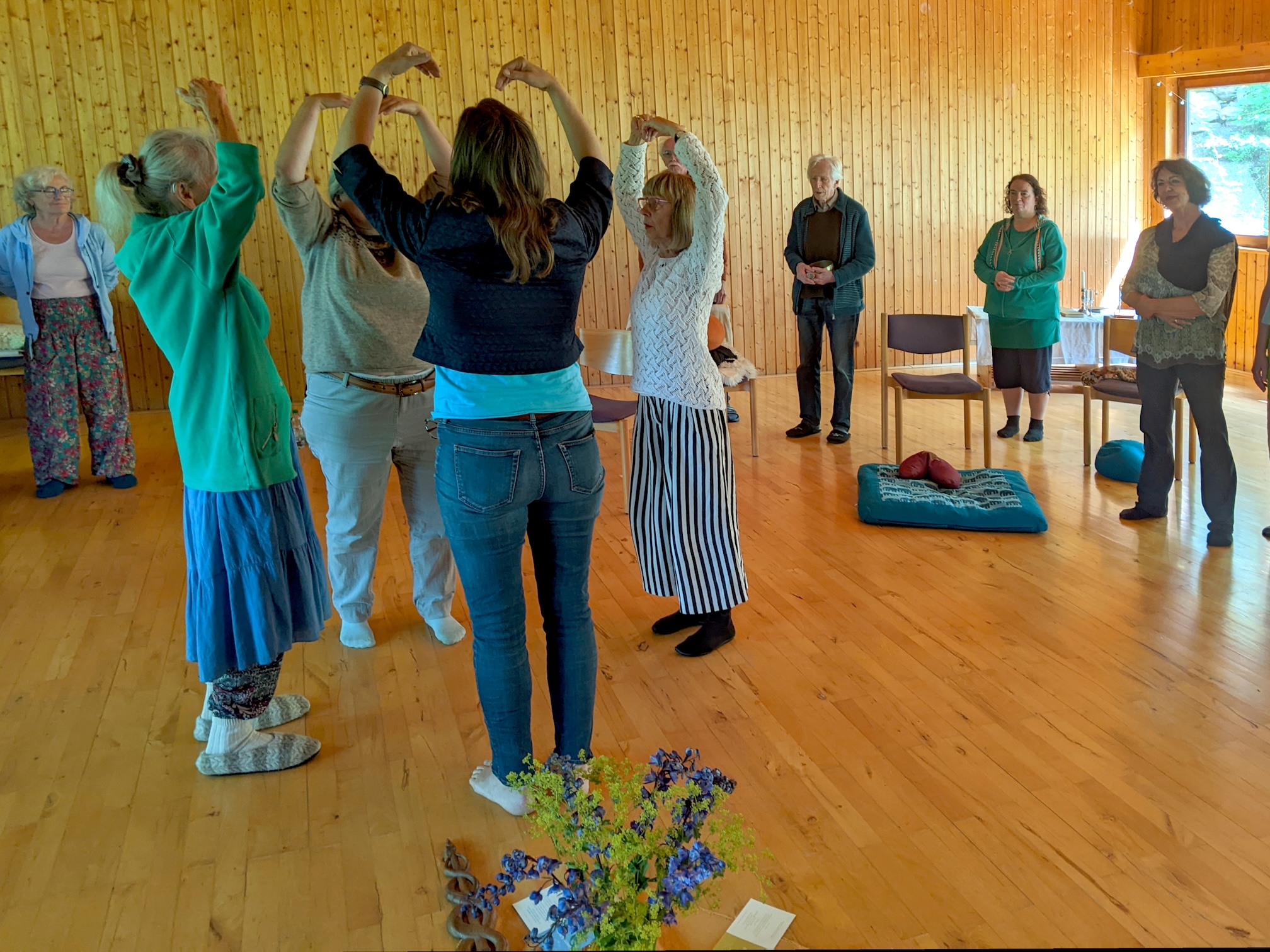 Ein Sommerfest der Fülle 11 Kreative Aufstellung zum Thema Caduceus und Herz