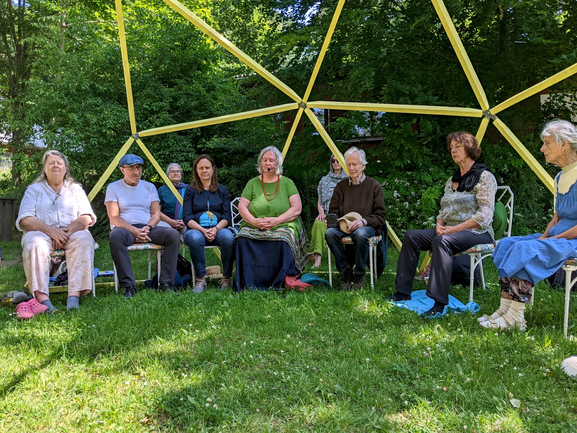 Ein Sommerfest der Fülle 12 Meditation im Freien
