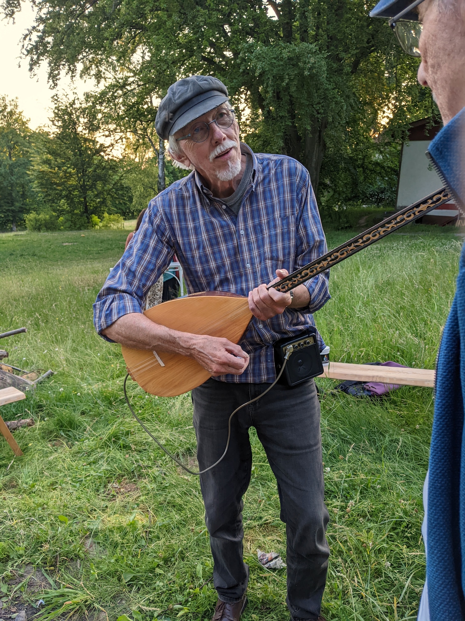 Ein Sommerfest der Fülle 20 Gesang und Dhikr und Walter Wellbrock an der Saz