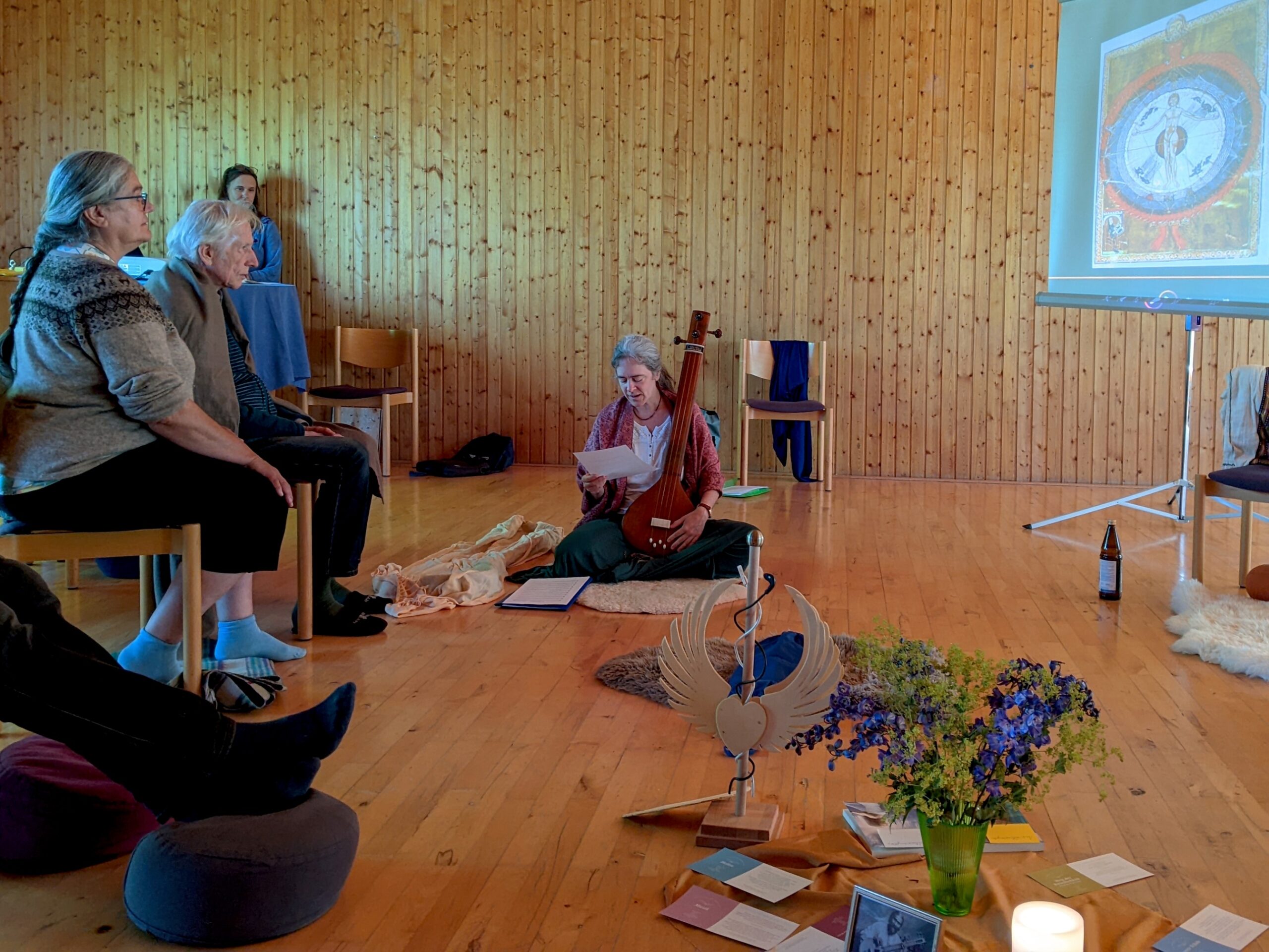 Ein Sommerfest der Fülle 23 Wunderbare Präsenz von Hildegard von Bingen in Gesang, Bild und Texten